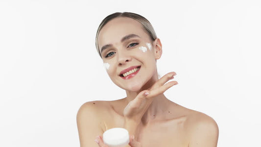 Errores comunes en el cuidado facial y cómo evitarlos